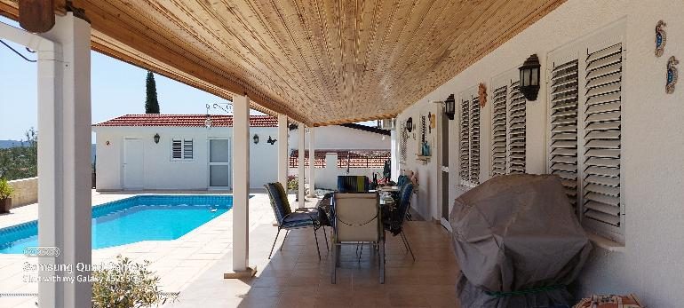 bungalow back veranda